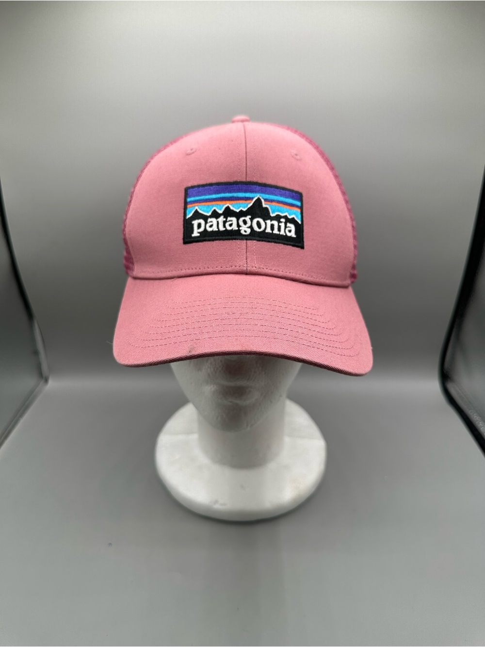 Patagonia P-6 Logo Trucker Hat Unisex OSFA Pink Mesh - Picture 3 of 10